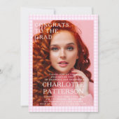 Moderne Roze Gingham Foto Afstudeerfeest Kaart (Voorkant)