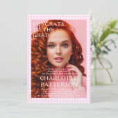 Moderne Roze Gingham Foto Afstudeerfeest Kaart (Staand voorkant)