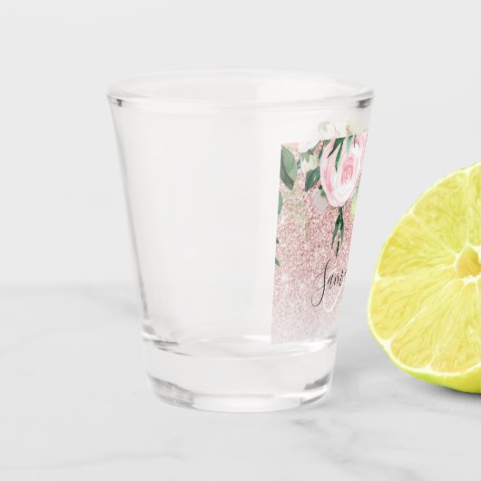 Moderne roze glitter en bloemen met naam shot glas (Links)