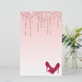 Moderne roze glitterschijven en hoge niveaus briefpapier (Staand voorkant)