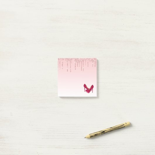 Moderne roze glitterschijven en hoge niveaus post-it® notes (Op bureau)