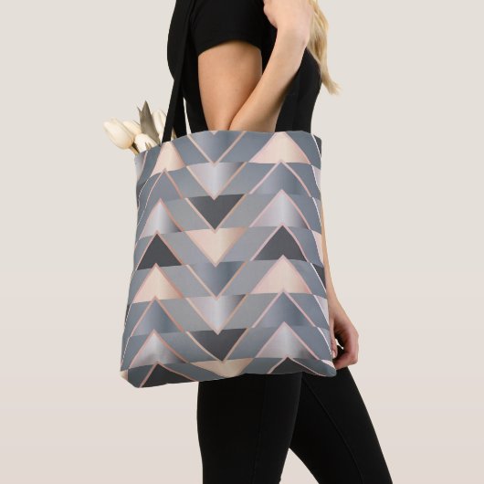 Moderne Roze Goud & Grijs Geometrische Chevron Tote Bag (Dichtbij)