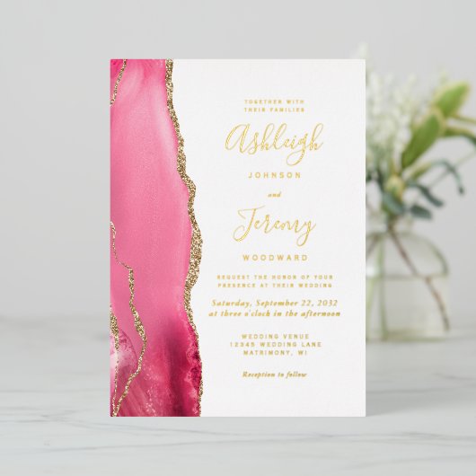 Moderne roze goudbruidbruding folie uitnodiging (Staand Voorkant)