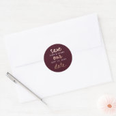 Moderne Roze Gouden Bewaar de Datum Ronde Sticker (Envelop)