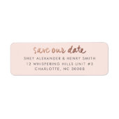 Moderne roze gouden save the date met roze retoura etiket (Voorkant)