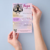 Moderne Roze Gradiënt Yoga Instructeur Studio Klas Flyer (Hand)