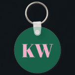 Moderne Roze Groene Monogram Eerste Letters Gepers Sleutelhanger<br><div class="desc">Deze gepersonaliseerde sleutelhanger heeft vettere letters in zacht roze tegen een groene achtergrond.</div>