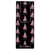 Moderne Roze Kerstboom Aangepaste Naam Zwart Wijn Cadeautas (Voorkant)