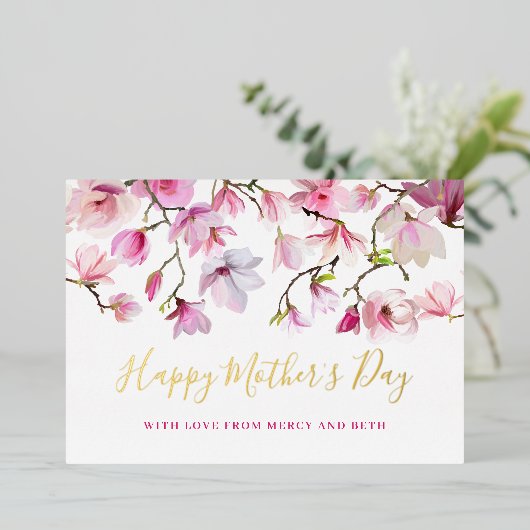 Moderne Roze Magnolia Bloemen Gelukkige Moeders Da Folie Uitnodiging (Staand Voorkant)