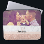 Moderne roze marmerwhite glitter name laptop sleeve<br><div class="desc">Moderne roze marble white glitter name. You can personalize it by adding your name or monogram</div>