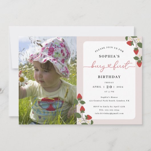 Moderne Roze Meisje's Berry Eerste Verjaardag Foto Kaart (Voorkant)