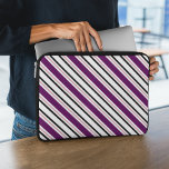 Moderne roze Paarse zwarte strips Laptop Sleeve<br><div class="desc">Moderne en trendy diagonaal strepen patroon in 4 kleuren: wit,  roze,  paars en zwart.</div>