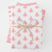 Moderne roze parelroze kerstbomen gemengd inpakpapier vel (In situ)