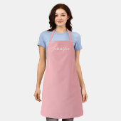 Moderne Roze Pastel Script Monogram Vrouwenkeuken Schort (Gedragen)