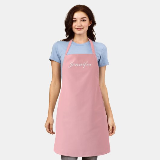 Moderne Roze Pastel Script Monogram Vrouwenkeuken Schort (Gedragen)