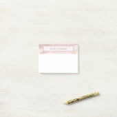 Moderne roze penseelstreek post-it® notes (Op bureau)