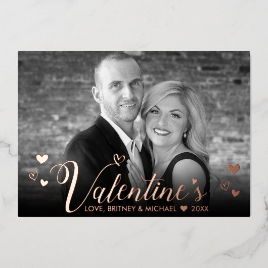 Moderne Roze Script Chic Harten Zwart Wit Foto Folie Feestdagenkaart (Voorkant)