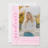 Moderne roze script foto afstudeeruitnodiging kaart (Voorkant)