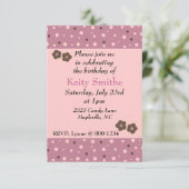 Moderne roze Stippen en bloemen uitnodiging (Staand voorkant)
