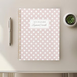 Moderne roze stippen planner<br><div class="desc">Aangepast ontworpen notitieboek voor planners met witte poka-punten op een stoffige roze kleur met een persoonlijke naam.</div>