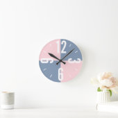 Moderne roze, stoffige blauwe kleur blokkeert grot ronde klok (Huis)