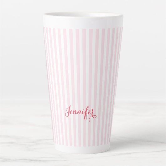 Moderne roze striped Elegant Typografie Monogramed Latte Mok (Voorkant)