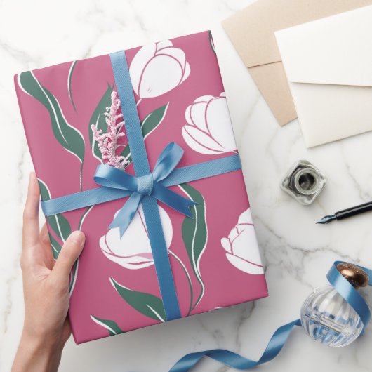 Moderne Roze Tulp Witte Bloemmotief Cadeaupapier (Geschenken)