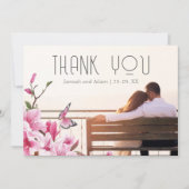 Moderne roze vlinders bloemenfoto bruiloft bedankkaart (Voorkant)