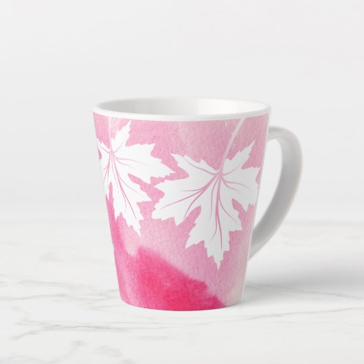 Moderne roze waterverf en witte esdoornbladeren latte mok (Rechterhoek)