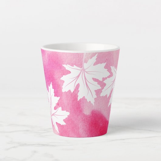 Moderne roze waterverf en witte esdoornbladeren latte mok (Voorkant)