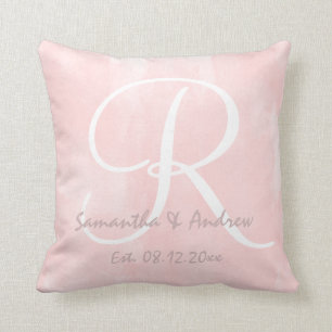 Moderne roze waterverf monogram bruiloft kussen