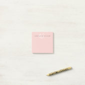 Moderne Roze Witte Script Monogram Post-it® Notes (Op bureau)