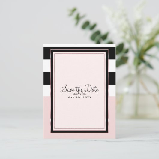 Moderne Roze Zwart & Witte Strepen Bewaar de Datum Aankondigingskaart (Staand voorkant)