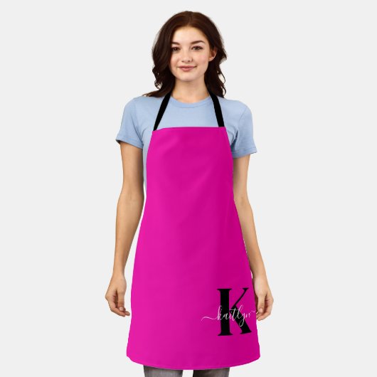 Moderne Roze Zwarte Script Monogram Schort (Gedragen)