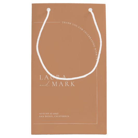Moderne Rust Arch Wedding Guest zijn favoriet Klein Cadeauzakje (Achterkant)