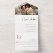 Moderne Rust Handwrited Script Photo Wedding All In One Uitnodiging (Binnen)