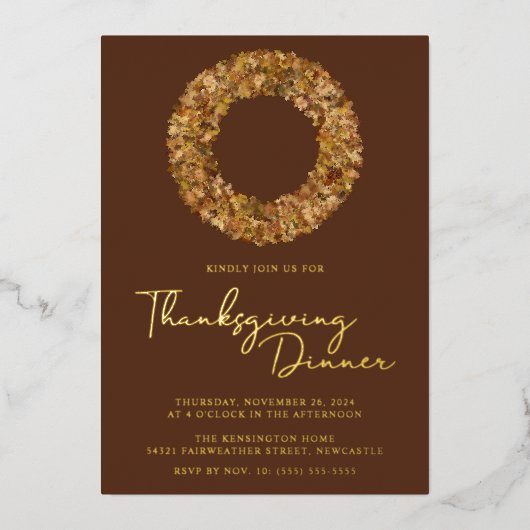 Moderne Rustic Brown Gold Foil Thanksgiving Wreate Folie Uitnodiging (Voorkant)