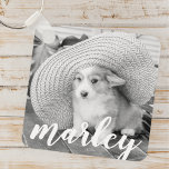 Moderne Rustic Simple Custom Pet-foto Sleutelhanger<br><div class="desc">Dit eenvoudige en klassieke ontwerp is samengesteld uit speelse cursieve typografie en voegt een douanefoto van uw huisdier toe.</div>
