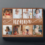 Moderne Rustic Wood Aangepaste foto Nonna Gift Fotoplaat<br><div class="desc">Een modern en chic fotocollage plaque,  ontworpen met aangepaste foto's en een scriptcalligrafie lettertype van "nonna" in een roestachtige houtachtergrond,  perfect als geschenk voor uw nonna. (Foto met dank aan Unsplash. Vervang het gewoon door je eigen.)</div>