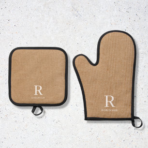 Moderne Rustieke Bruine Jute Familienaam Monogram Ovenwant & Pannenlap Set