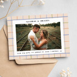 Moderne rustieke Hand getrokken foto Save the Date<br><div class="desc">Moderne rustieke Hand getrokken foto Bewaar de datum met een rasterpatroon achtergrond die lijkt op een picknickdeken.</div>