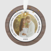Moderne rustieke koppels eerste kerst verloofd ornament (voorkant)