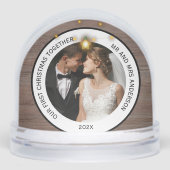 Moderne rustieke koppels eerste kerstmis samen sneeuwbol (Voorkant)