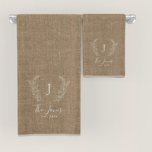 Moderne rustieke monogram aangepaste familienaam bad handdoek