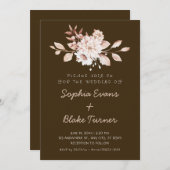Moderne rustieke zachte bloemenmokka bruine bruilo kaart (Voorkant / Achterkant)