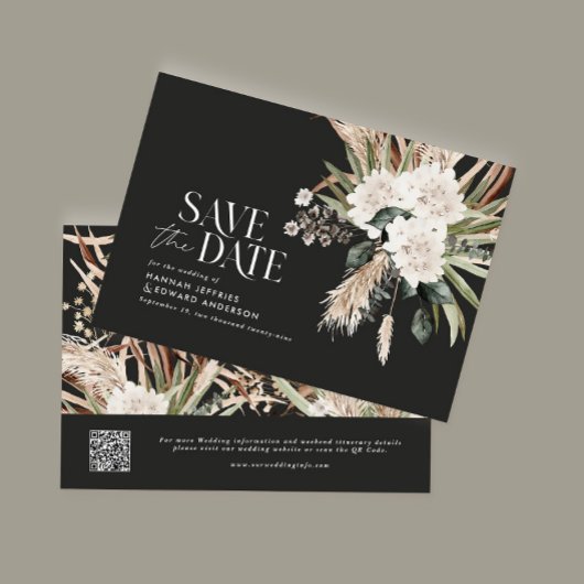 Moderne rustige zwarte eucalyptusbotanische QR-cod Save The Date