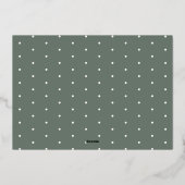 Moderne Sage & Goud Script Verrassingsverjaardagsf Folie Uitnodiging (Achterkant)