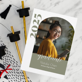 Moderne Sage Green Arch Foto Afstudeerfeest Kaart