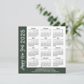 Moderne Sage Green Business 2025 Kalender Eenvoudi Feestdagenkaart (Staand voorkant)