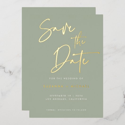 Moderne Sage Green Calligrafie Bruiloft Goud Folie Uitnodiging (Voorkant / Achterkant)